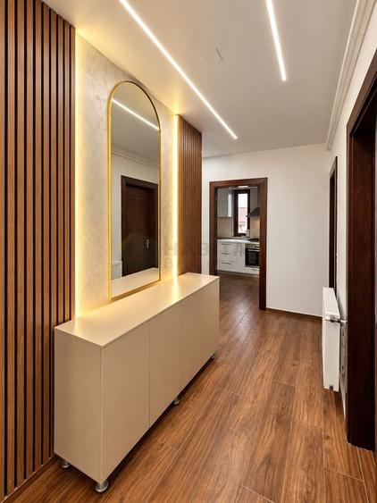 Apartament cu 3 camere decomandat, mobilat în Central
