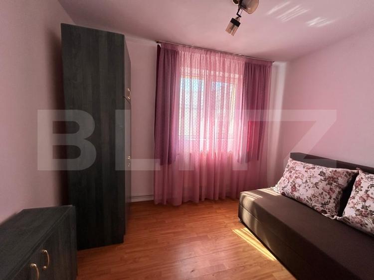 Apartament cu 2 camere semidecomandat, mobilat în Decebal