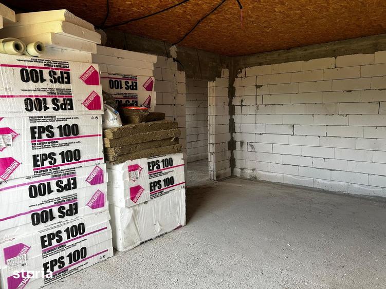 Casă cu 4 camere cu Teren 2000 Mp în Vădeni