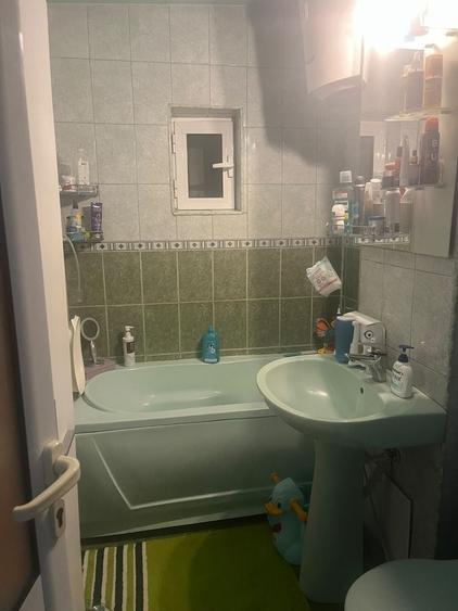 Apartament cu 2 camere semidecomandat în Rovine
