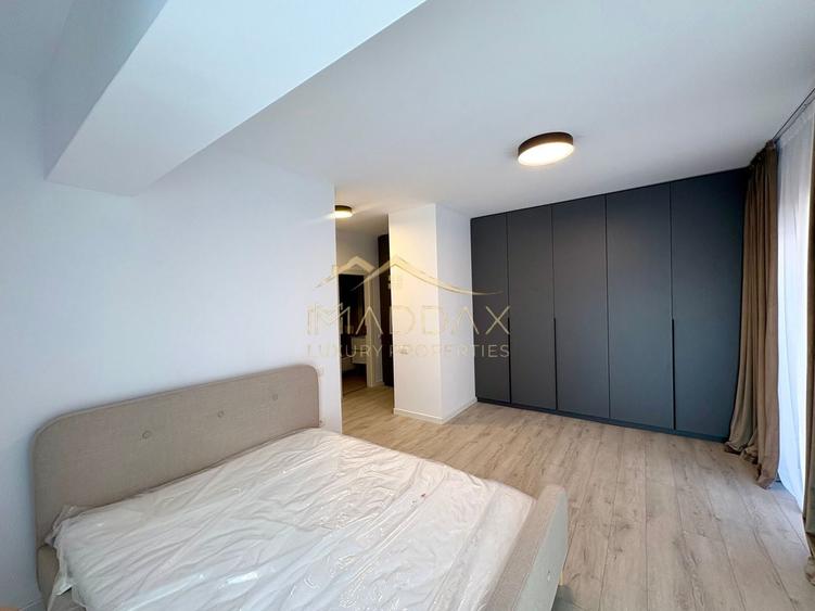 Apartament cu 3 camere semidecomandat, mobilat în Băneasa