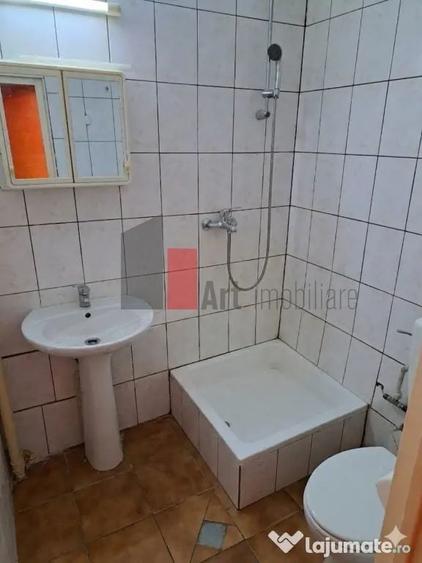 Apartament cu 4 camere decomandat în Chișinau