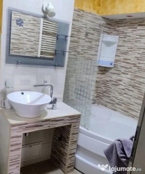 Apartament cu 4 camere semidecomandat în Central