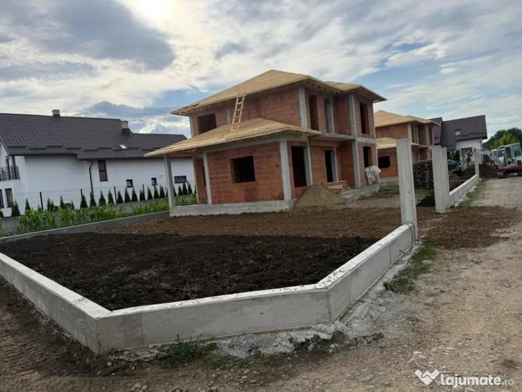 Casă cu 7 camere cu Teren 430 Mp în Central
