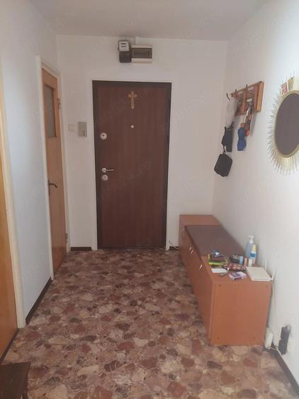 Apartament cu 3 camere decomandat în Politehnica