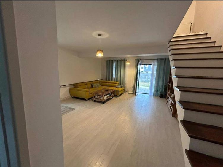 Duplex cu 4 camere cu Canalizare în Giroc