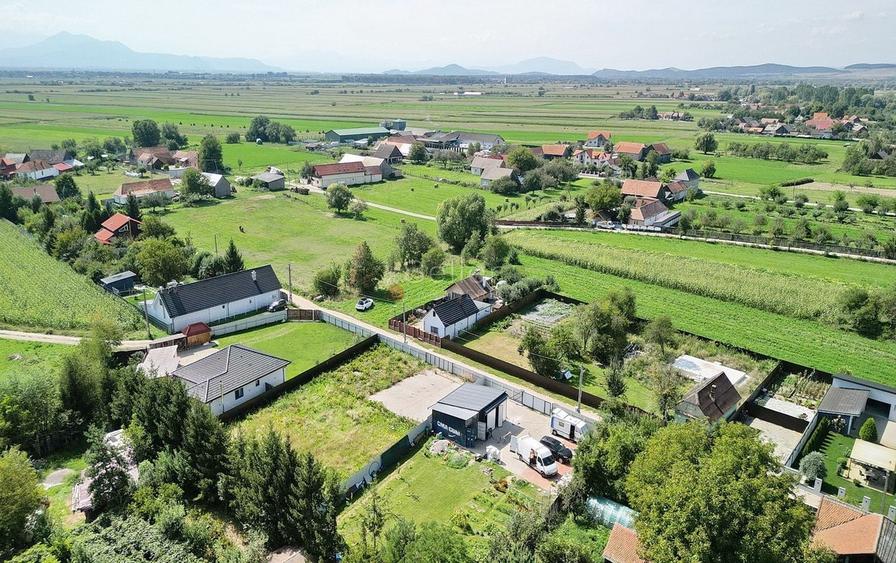 Teren Construcții intravilan de 1000 mp, în Băcel