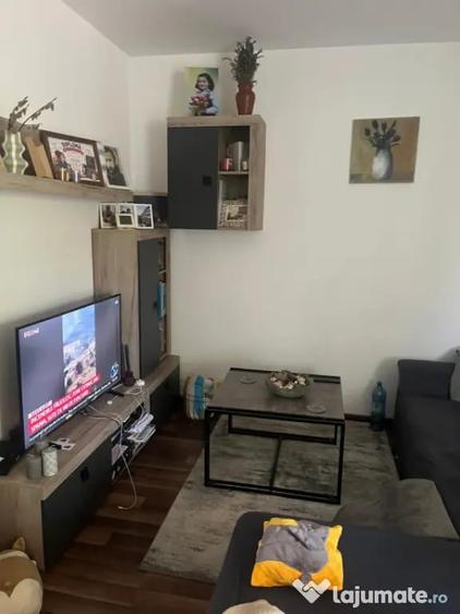 Apartament cu 3 camere decomandat în Florești