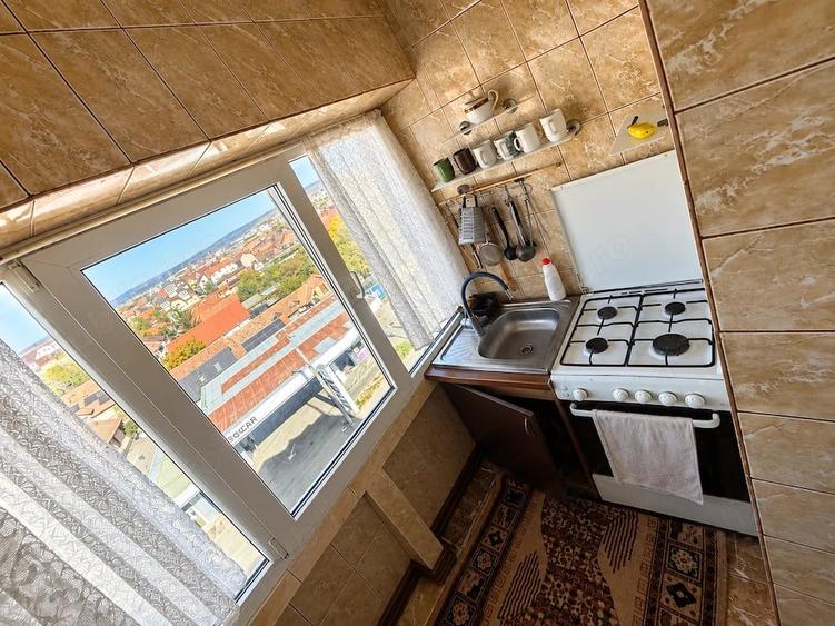 Apartament cu 4 camere decomandat în Turnișor