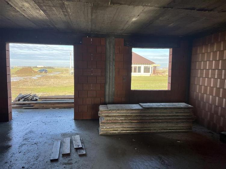 Apartament cu 3 camere decomandat în Sântandrei