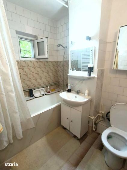 Apartament cu 3 camere decomandat în Tineretului