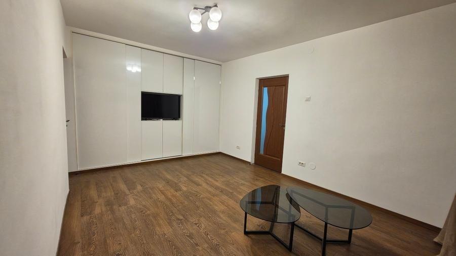Apartament cu 3 camere semidecomandat, mobilat în Gorjului