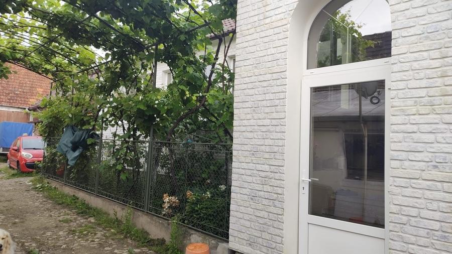 Casă cu 4 camere cu Teren 1700 Mp în Beriu