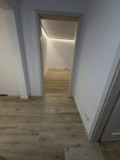 Apartament cu 3 camere decomandat, mobilat în Dâmbovița