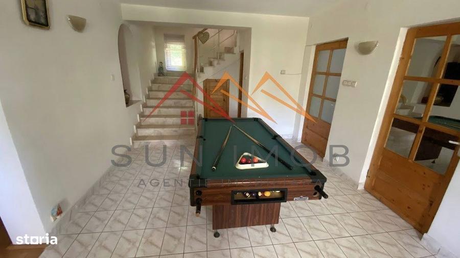 Vila de vanzare, teren 3100 mp, 7 camere, 6 grupuri sanitare, 3 CT, an - 10