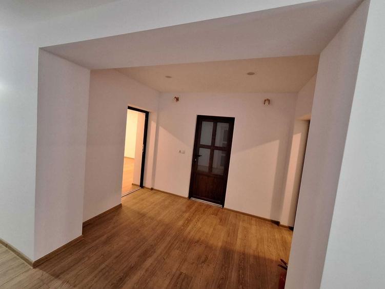 Casa de vanzare Andrid Renovata interior - 4600 mp teren - 6