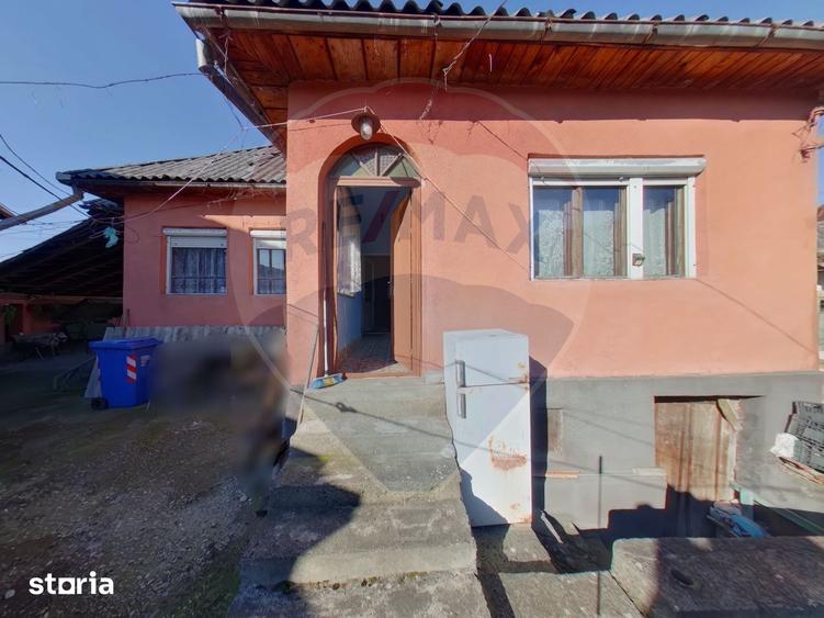 Casă cu 5 camere cu Teren 583 Mp în Sud