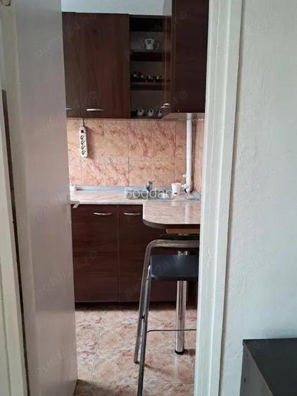 Garsoniera decenta confort 1 zona Facultate Liviu Rebreanu ocupabila imediat etaj 2