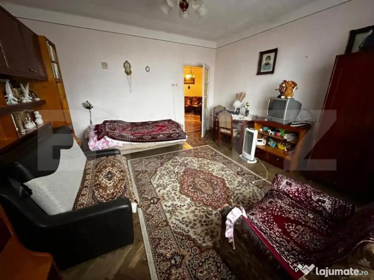 Casa cu 2 apartamente, 6 camere, teren 800 mp-ideal pensiune - 2