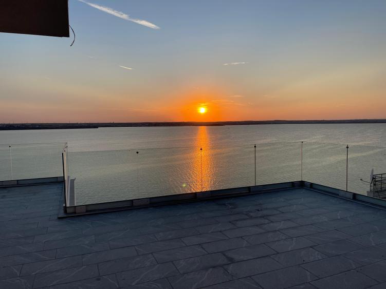 Apartament 3 camere lux cu vedere frontala la lac Mamaia - 5