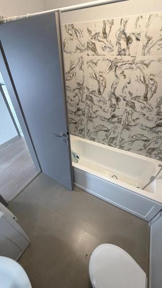 Apartament cu 2 camere decomandat în 1 Decembrie