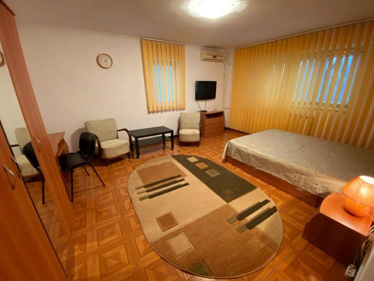 Unirii | Camera de Comert | Garsoniera | 42mp | Vedere Dambovita | Stradal - 2