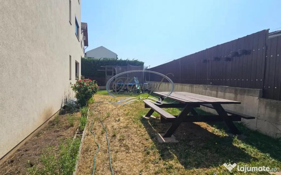 Apartament cu 3 camere semidecomandat în Europa