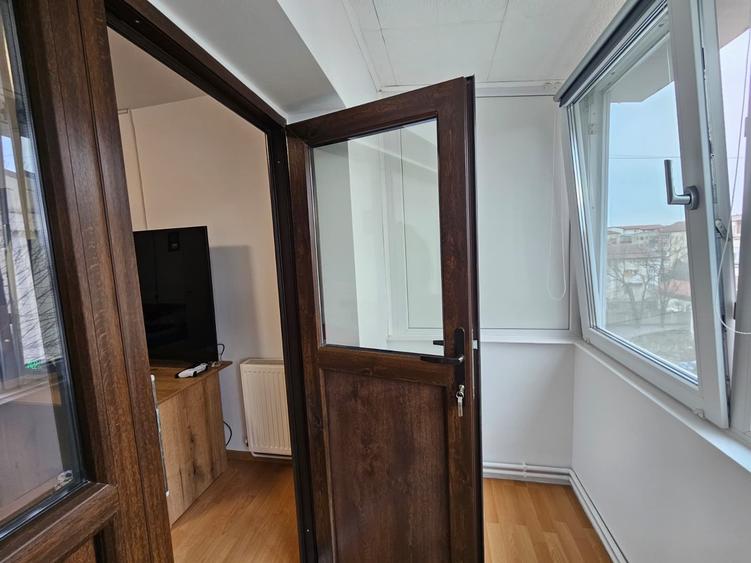 Apartament 3 camere, decomandat, etajul 4 din 4, cu pod, Girocului, comision 0% - 12