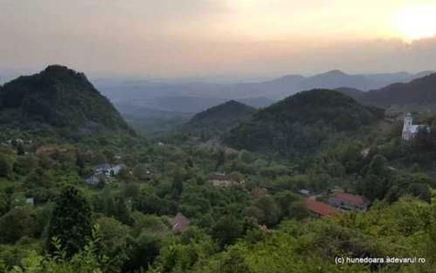 De vanzare aproape 3 Ha intr-o zona Climaterica, de o frumusete aparte - 1