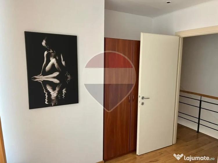 Apartament cu 3 camere semidecomandat în Nordului