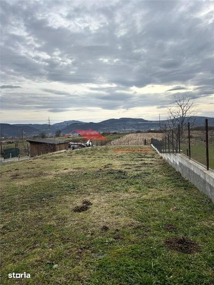 Casă cu 4 camere cu Teren 900 Mp în Uriu