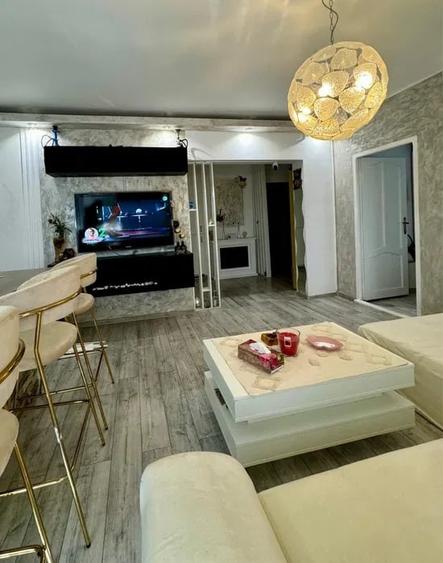 Apartament cu 3 camere semidecomandat, mobilat în Florești — fotografia 1