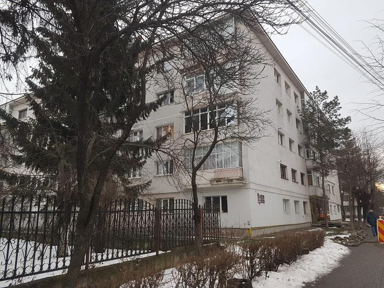 Apartament doua camere, etaj 3, mobilat si utilat, CT, langa biserica Precista - 1