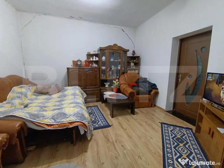 Casa cu 3 camere,baie, bucatarie,anexe.pivni?a teren 800 m - 3