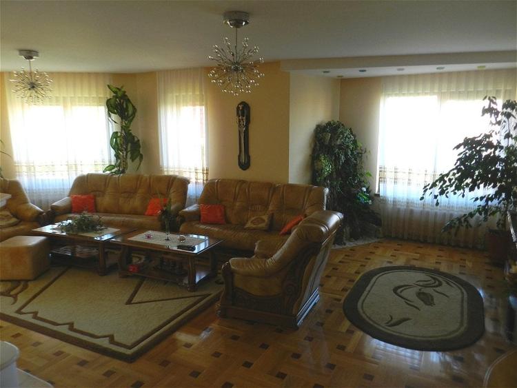 Casa de vanzare, 6 camere, teren 900 mp, Europa - 3