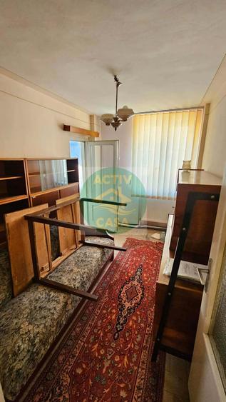 Apartament cu 4 camere decomandat în Central