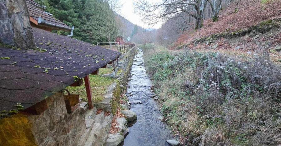 Casa/Pensiune,doua imobile intr-unul singur de vanzare, Valea Bratcu - 4