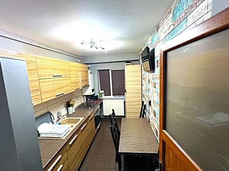 Apartament ETAJ 2 cu 3 camere complet renovat si utilat LA CHEIE - 2