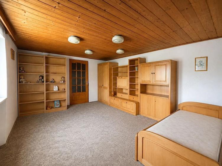 Casă cu 5 camere cu Teren 500 Mp în Central