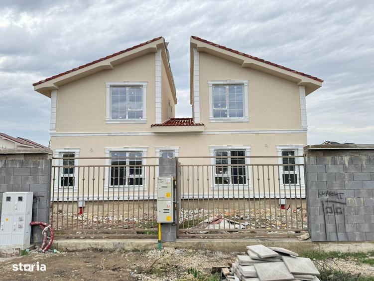 Duplex despartit prin camera tehnica - 4 camere Toate Utilitatile - 2