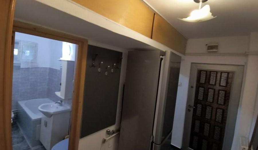 Inchiriez apartament 2 camere - 3