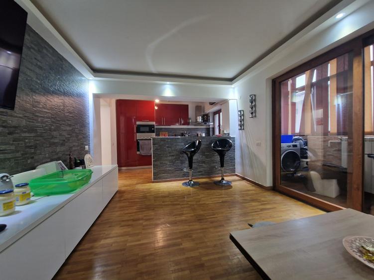 Navodari (Sud)- 3 camere decomandate, mobilat-utilat, etaj 3/4 - 6