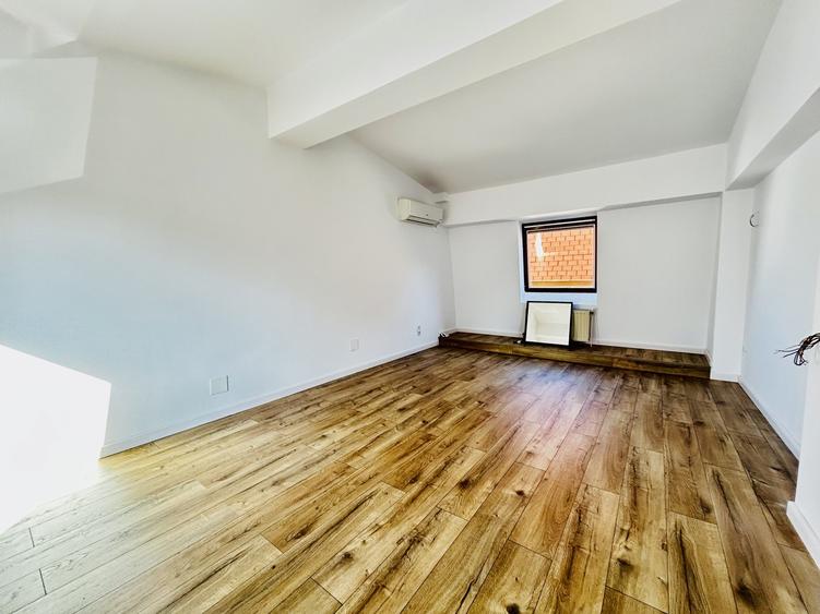 Ion Mihalache, Aviatorilor, Arcul de Triumf - 15