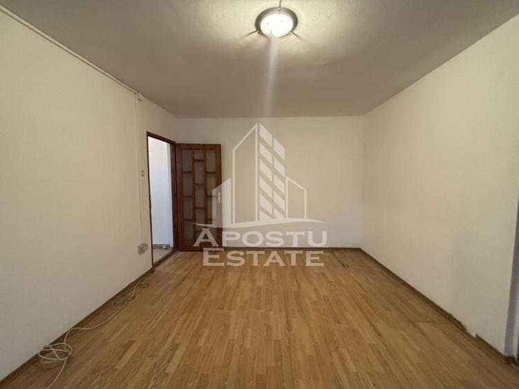 Apartament cu 2 camere in zona Sagului, centrala proprie, etajul intai - 1