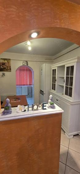 Inchiriez apartament decomandat cu 2 camere - 4