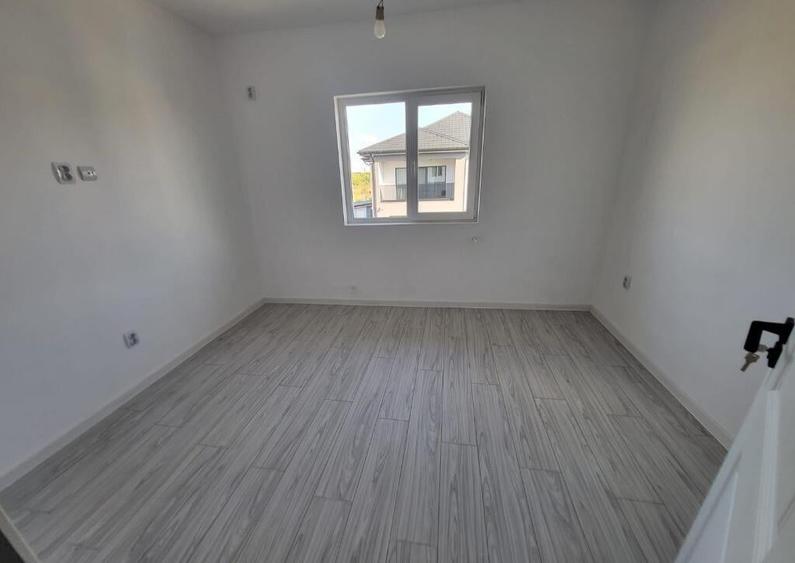 Duplex spatios cu 4 camere si mansarda cu placa de beton,gata de mutat - 8