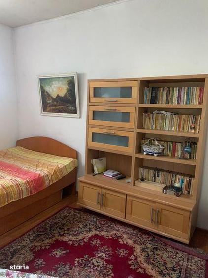 Vand cladire +camere de locuit si anexe - 2