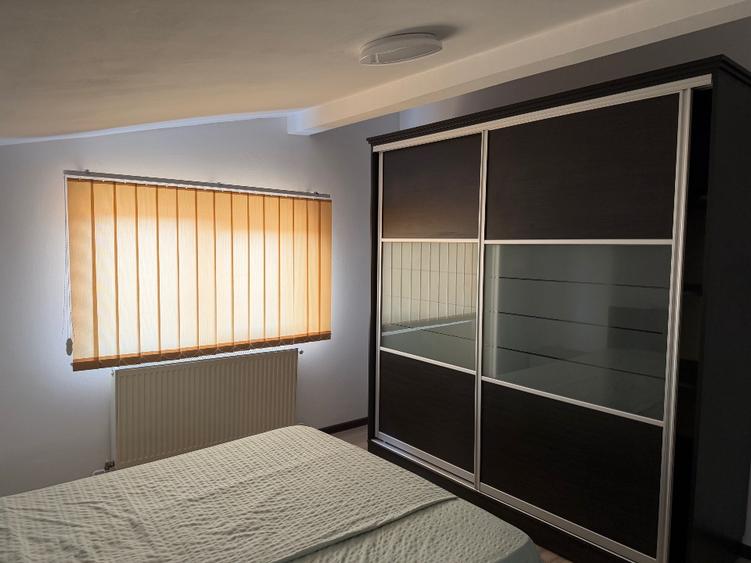 Închiriez apartament 3 camere decomandat pe termen lung - 1