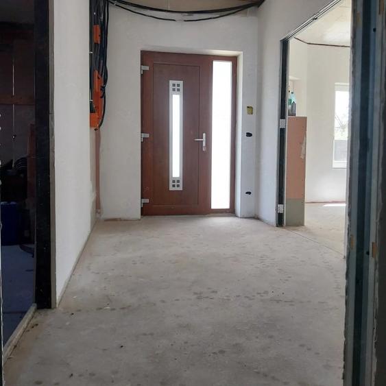 Casă cu Teren 413 Mp în Micești