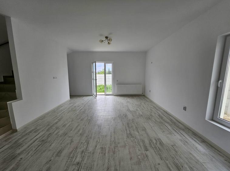 vila 3camere si mansarda locuibila,rate dezvoltator,tva inclus,comision 0 - 5